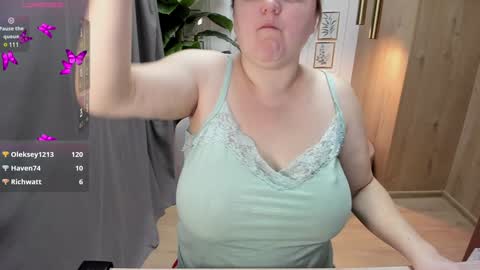 Snapshot of scarlettsoft chatting on 12.10.24 Scarlett online show from 12.10.24