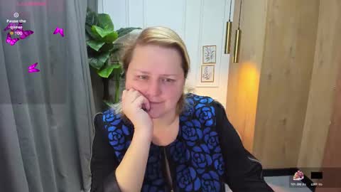 Snapshot of scarlettsoft chatting on 10.21.25 Scarlett online show from 10.21.25