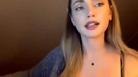 Snapshot of scarlettxblonde chatting on 04.10.26 ScarlettxBlonde online show from 04.10.26