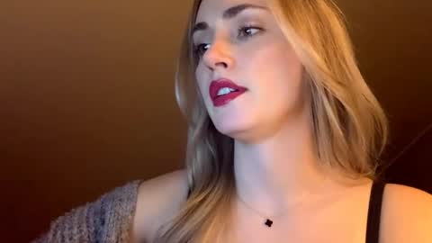 Snapshot of scarlettxblonde chatting on 04.12.26 ScarlettxBlonde online show from 04.12.26