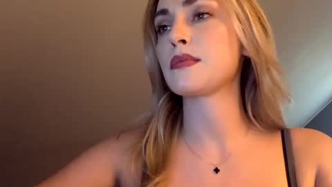 Snapshot of scarlettxblonde chatting on 04.15.26 ScarlettxBlonde online show from 04.15.26