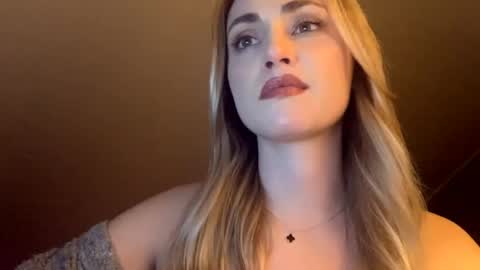 Snapshot of scarlettxblonde chatting on 04.15.26 ScarlettxBlonde online show from 04.15.26