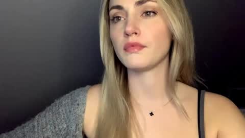 Snapshot of scarlettxblonde chatting on 04.22.26 ScarlettxBlonde online show from 04.22.26