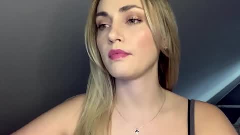 Snapshot of scarlettxblonde chatting on 04.23.26 ScarlettxBlonde online show from 04.23.26