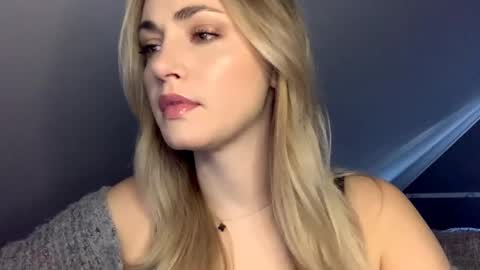Snapshot of scarlettxblonde chatting on 04.28.26 ScarlettxBlonde online show from 04.28.26