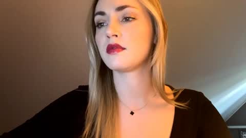 Snapshot of scarlettxblonde chatting on 05.05.26 ScarlettxBlonde online show from 05.05.26