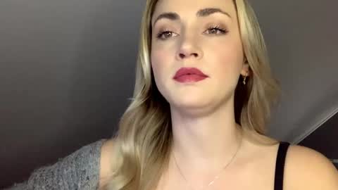 Snapshot of scarlettxblonde chatting on 05.13.26 ScarlettxBlonde online show from 05.13.26