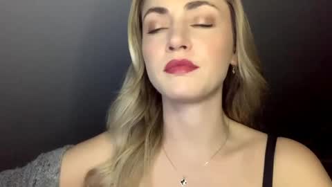 Snapshot of scarlettxblonde chatting on 05.14.26 ScarlettxBlonde online show from 05.14.26