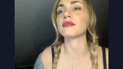 Snapshot of scarlettxblonde chatting on 05.15.26 ScarlettxBlonde online show from 05.15.26