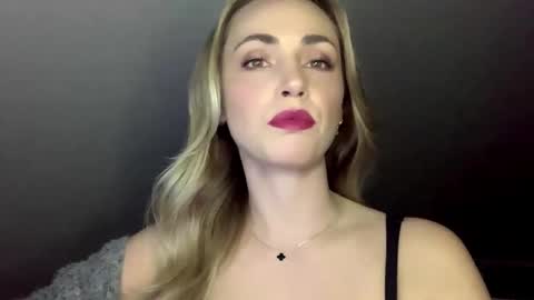 Snapshot of scarlettxblonde chatting on 05.18.26 ScarlettxBlonde online show from 05.18.26