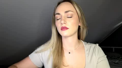 Snapshot of scarlettxblonde chatting on 05.22.26 ScarlettxBlonde online show from 05.22.26
