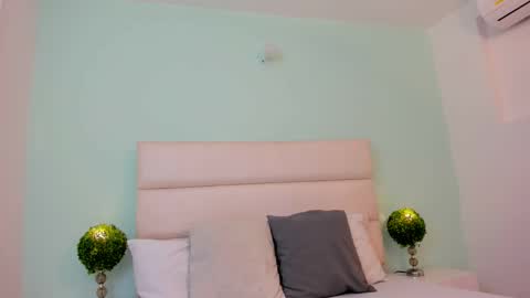 Snapshot of sccarlettjonnes chatting on 02.20.26 SCARLET online show from 02.20.26