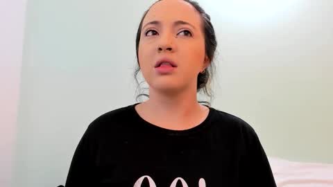 Snapshot of sccarlettjonnes chatting on 04.10.26 SCARLET online show from 04.10.26