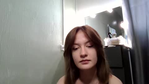 Snapshot of scented_elsa chatting on 11.10.25 Elsa online show from 11.10.25