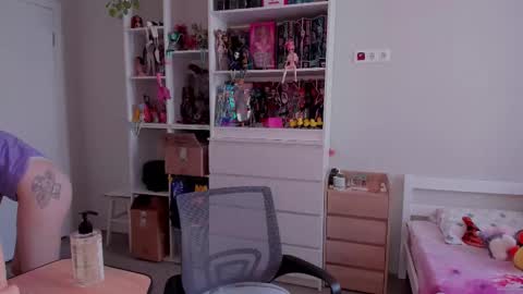 Snapshot of school_love chatting on 11.15.25 Rina online show from 11.15.25