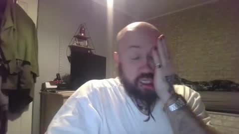 Snapshot of scottish_alien chatting on 04.19.26 Richard James online show from 04.19.26