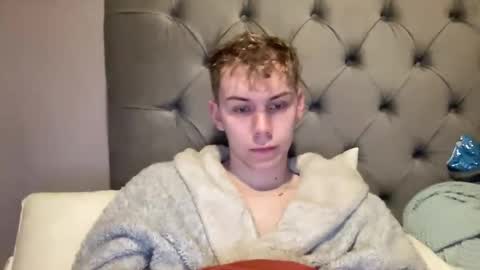 Snapshot of scottish_twink01 chatting on 01.20.25 danny online show from 01.20.25