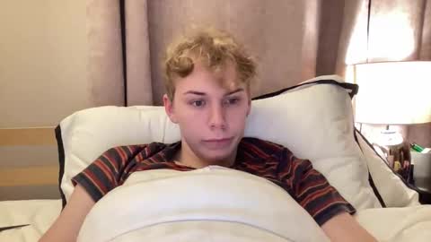 Snapshot of scottish_twink01 chatting on 09.10.25 danny online show from 09.10.25