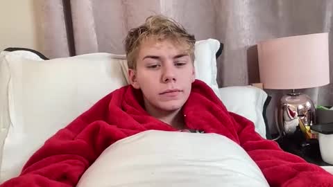 Snapshot of scottish_twink01 chatting on 09.21.25 danny online show from 09.21.25