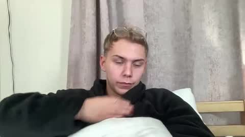 Snapshot of scottish_twink01 chatting on 10.06.25 danny online show from 10.06.25