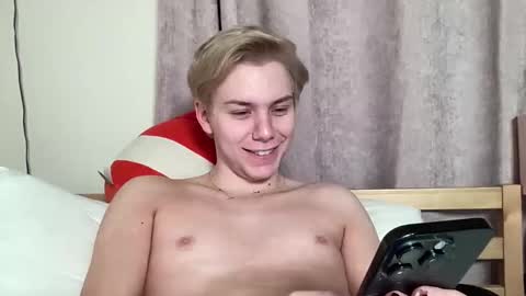 Snapshot of scottish_twink01 chatting on 10.12.25 danny online show from 10.12.25