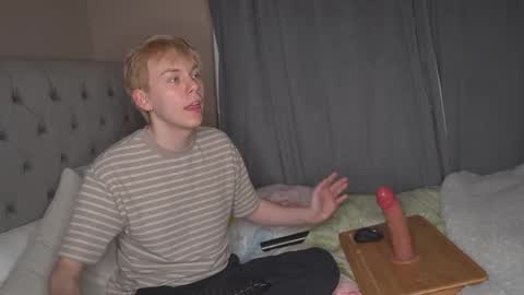 Snapshot of scottish_twink01 chatting on 05.01.26 danny online show from 05.01.26