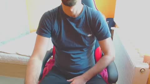 Snapshot of scotty_98 chatting on 01.12.25 scotty_98 online show from 01.12.25