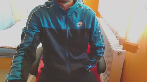 Snapshot of scotty_98 chatting on 03.09.25 scotty_98 online show from 03.09.25