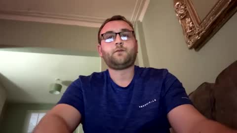 Snapshot of scousegay4 chatting on 01.18.25 StraightScouse online show from 01.18.25