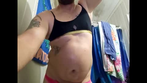 Snapshot of sdraftt45 chatting on 01.10.25 Arin online show from 01.10.25