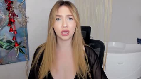 Snapshot of seaebreeze chatting on 01.14.25 Kate online show from 01.14.25