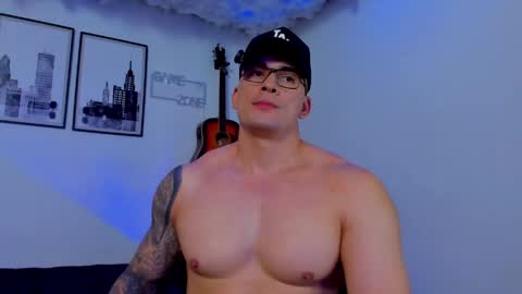 Snapshot of sean_carrera69 chatting on 05.11.26 Sean Carrera online show from 05.11.26