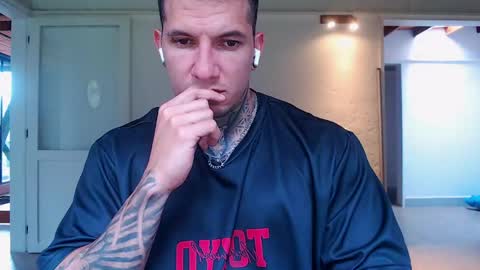 Snapshot of sebastian_muss chatting on 05.16.26 Sebastian online show from 05.16.26