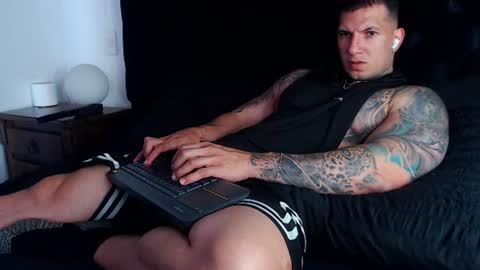 Snapshot of sebastian_muss chatting on 06.12.26 Sebastian online show from 06.12.26