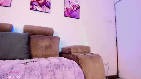     .  INDEPENDENT MODEL online show from 02.06.26