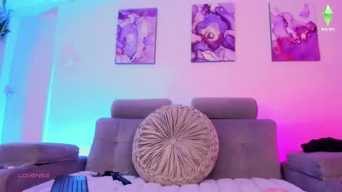     .  INDEPENDENT MODEL online show from 02.16.26