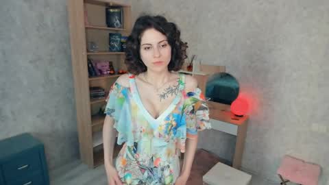 Mia online show from 05.14.26