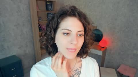 Mia online show from 05.17.26
