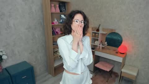 Mia online show from 05.31.26