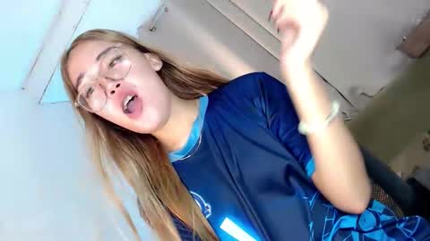 Snapshot of seducing_angela chatting on 10.21.25 seducing_angela online show from 10.21.25