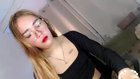 Snapshot of seducing_angela chatting on 10.22.25 seducing_angela online show from 10.22.25