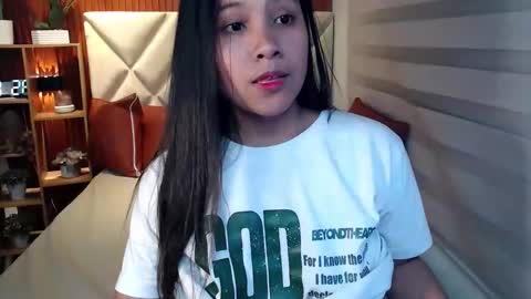 Snapshot of seductive_elle chatting on 11.10.25 ellie online show from 11.10.25