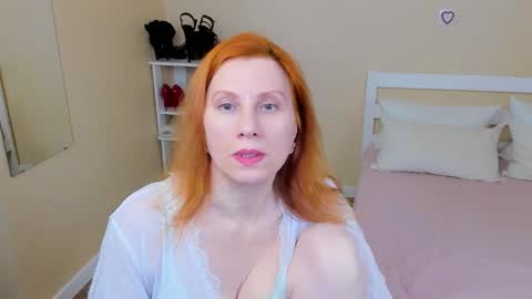 Snapshot of seductive_foxy_ chatting on 03.09.26 seductive_foxy_ online show from 03.09.26