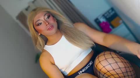 Snapshot of seductivedeluxe69 chatting on 05.03.26 Deluxe online show from 05.03.26