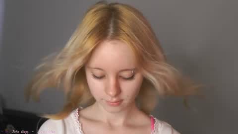 Snapshot of seebunny chatting on 07.28.26 See Its honey bunny im Lana online show from 07.28.26