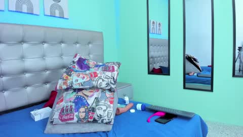 Snapshot of selena_castillo chatting on 01.21.25 Selena online show from 01.21.25