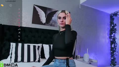 Selena online show from 10.14.25