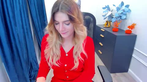 Snapshot of selenaemoore chatting on 10.17.25 selenaemoore online show from 10.17.25