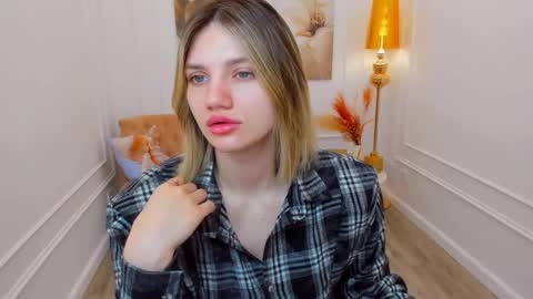 selenaemoore online show from 04.04.26