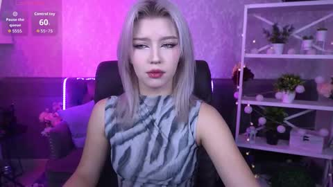 selenairis online show from 10.12.25